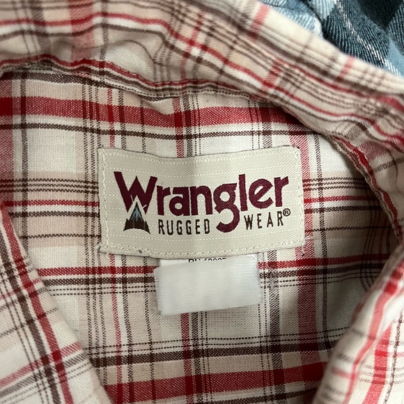 BUNDLE!!!!! Men’s shirts wrangler carhartt columbia - Picture 3 of 4